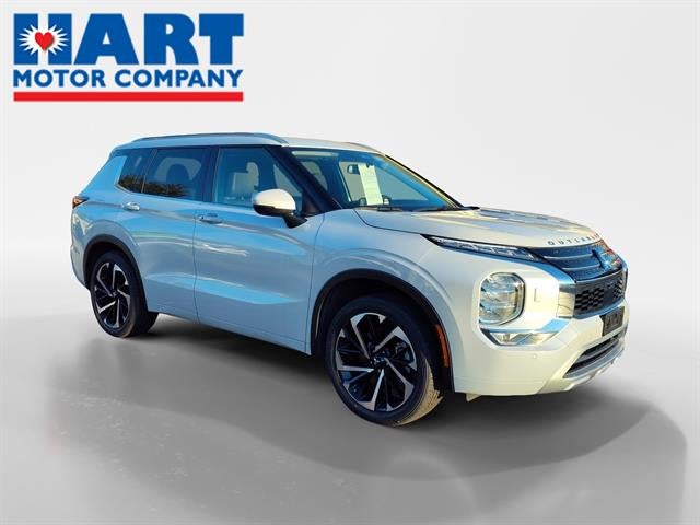 2023 Mitsubishi Outlander SEL in Other — front three-quarter view