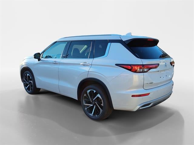 2023 Mitsubishi Outlander — detail view